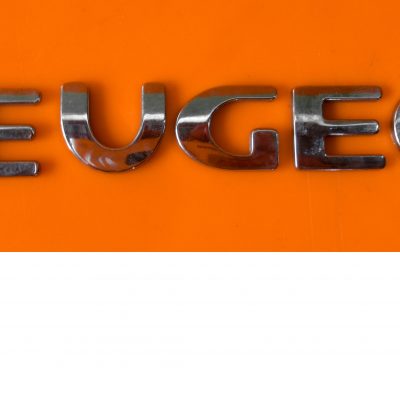 Peugeot BOXER 06- első SÁRVÉDŐRE sárvédő PEUGEOT felírat embléma JEL