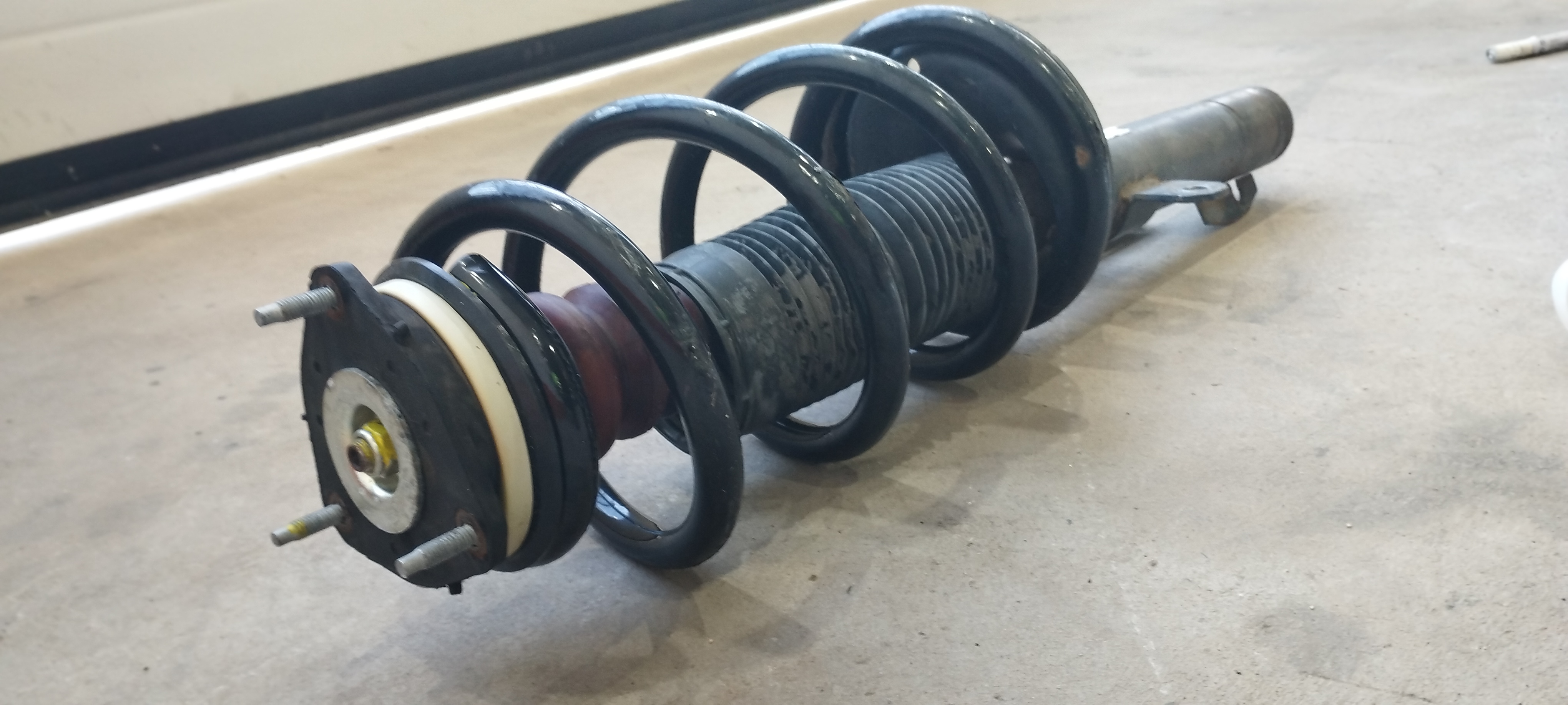 Ford Transit Tranzit MK7 06- Első lengéscsillapító spirál rugó 5823